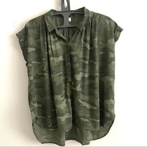 Old navy camo short sleeve green botton down shirt S